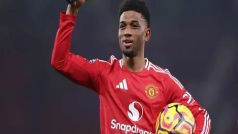 “香港足球队挑战12月8日东亚杯外围赛，启德副场分组赛安排揭晓”