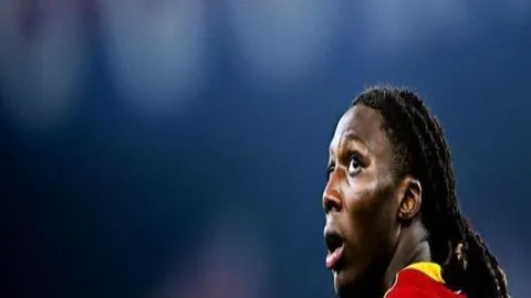 滕哈格承诺带领曼联走出困境，齐心协力是取胜之道