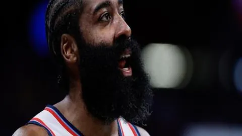 “冰雪梦幻，亚洲情谊深：现刻展露真挚景致”